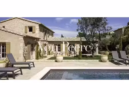 maison avec piscine et jardin eygalières (13)