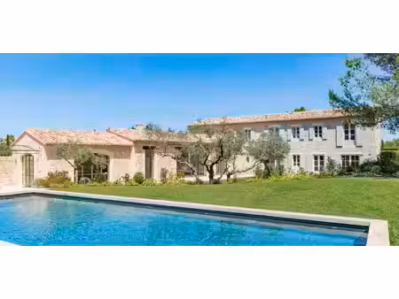 propriété avec piscine et jardin eygalières (13)
