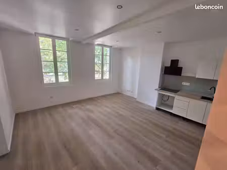 appartement t2 rénové à louer – centre-ville de saintes