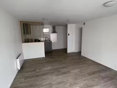 à louer – appartement 2 chambres de 50 m² avec terrain et box de rangement