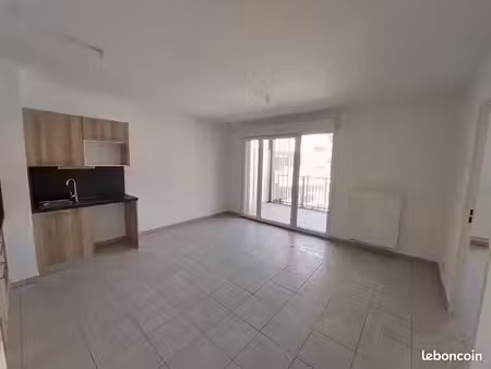 joli t2 avec balcon avenue jean jaurès lyon 69007