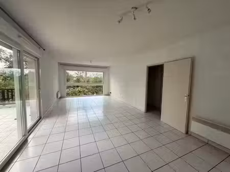 location appartement 3 pièces 69.74 m² à saint-pierre-du-mont (40280)  630 €