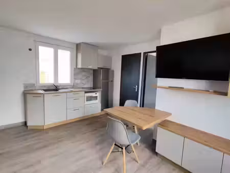 location meublée appartement 2 pièces 27 m² à reze (44400)  708 €