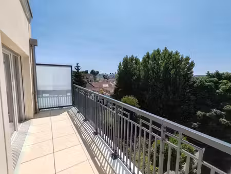 t3 avec terrasse et parking à taverny