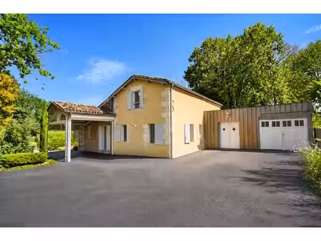 propriété de caractère dans un écrin de verdure à bergerac