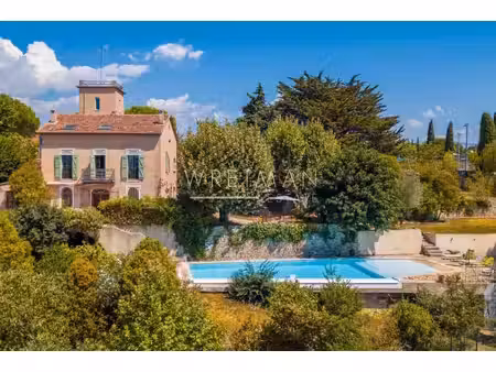 maison de maitre avec vue et a pied de village-montauroux