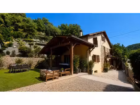 maison en pierre 6 pièces