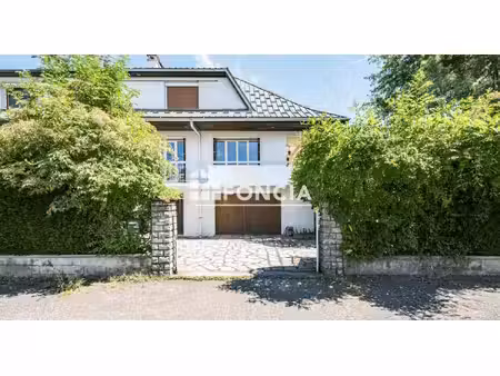 saint-sigismond – une maison de caractère aux volumes généreux