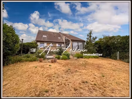 maison individuelle de 198 m² – semi-plain-pied – sous-sol complet – beaux volumes