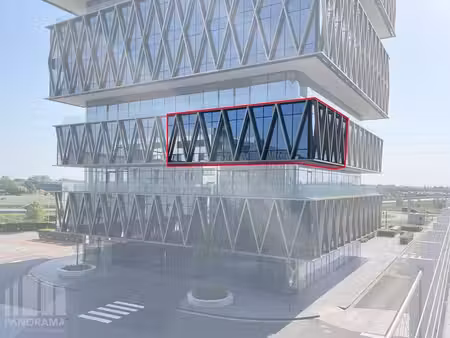 nieuwbouwkantoor op toplocatie langs de e403 te roeselare