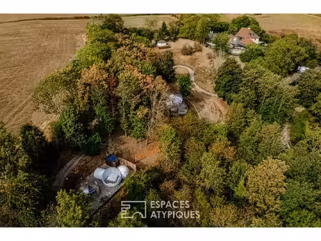 maison familiale avec piscine et gîtes