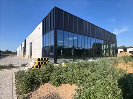 bâtiment d’entreprise neuf à louer à enghien!