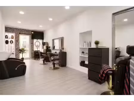 rez-de-chaussée commercial - 85 m²
