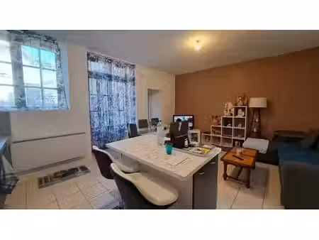 location appartement 3 pièces 55 m² à mazières-en-gâtine (79310)  460 €