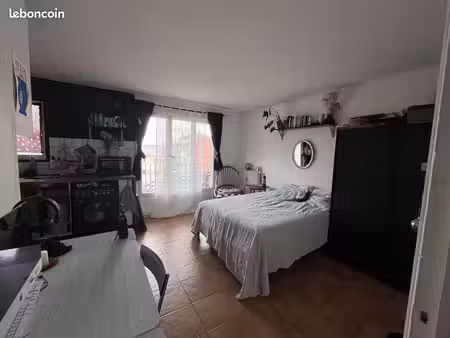 location studio meublé 28m2