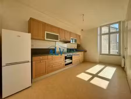 location appartement 3 pièces à pleyben (29190) : à louer 3 pièces / 90m² pleyben