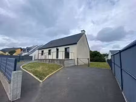 location maison à saint-méen-le-grand (35290) : à louer / 89m² saint-méen-le-grand