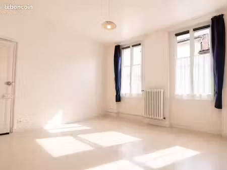 studio 1 pièce 31 m²