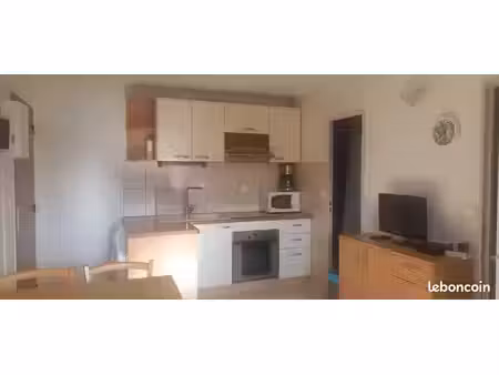 f2 meuble 28m2 2mn a pied de la plage à narbonne plage