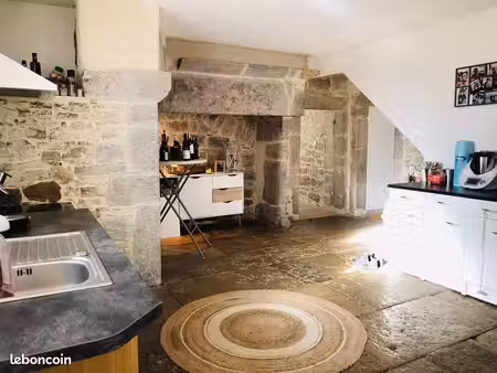 location f2 81m2 - centre village orchamps vennes