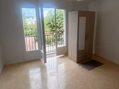 t1 28m2 bis meublé libre de suite quartier tonnelle rabelais tours centre