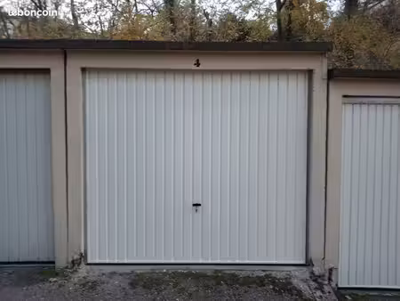 garage fermé 12.5m² – parking / box voiture moto  garde meuble  stockage