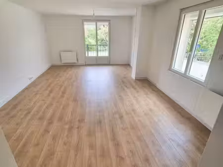 ◊ à louer – appartement f4 spacieux et lumineux avec terrasse et jardin