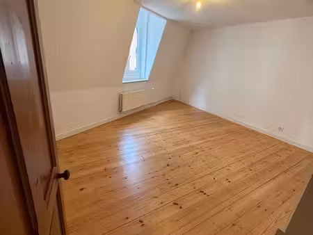 a louer : chambre au quai du wault