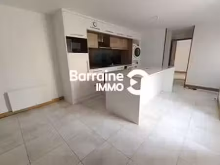 location appartement 2 pièces à saint-pol-de-léon (29250) : à louer 2 pièces / 39m² saint-