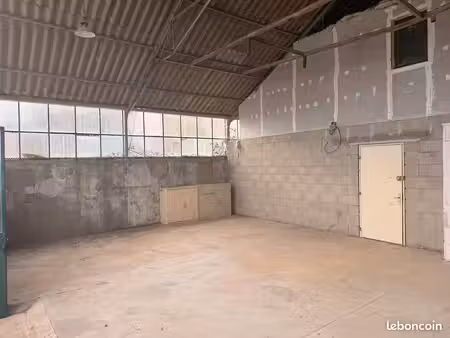 hangar / garage