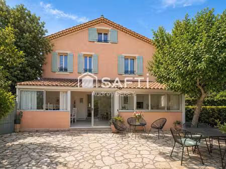à quelques minutes du célèbre village médiéval du castellet  profitez d’une véritable vie 