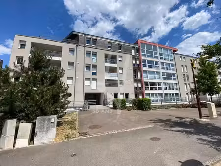 f4 dans copropriété de standing avec balcon et stationnements