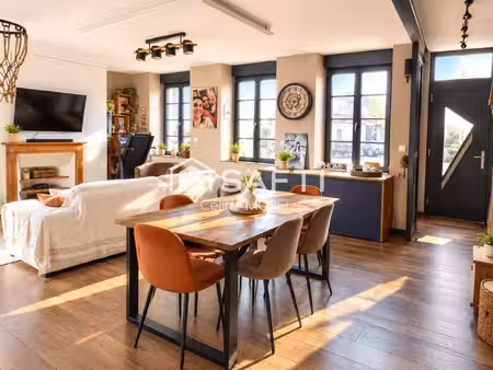 maison rénovée récemment avec goût
