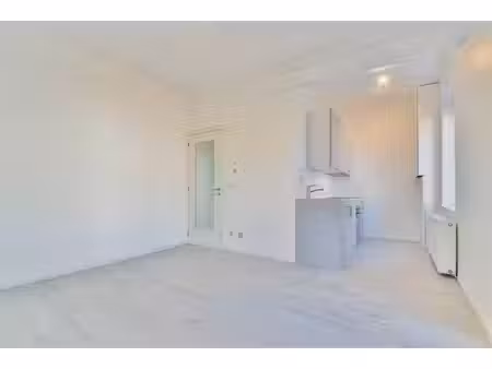 penthouse à louer à rue entre deux portes 77 huy (rbw77418)