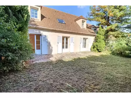 maison individuelle  idéalement située  au calme  proche de la gare