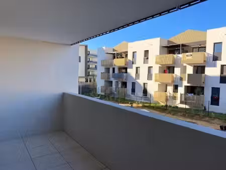 t2 avec terrasse et parking / secteur saint-jean-de-vedas