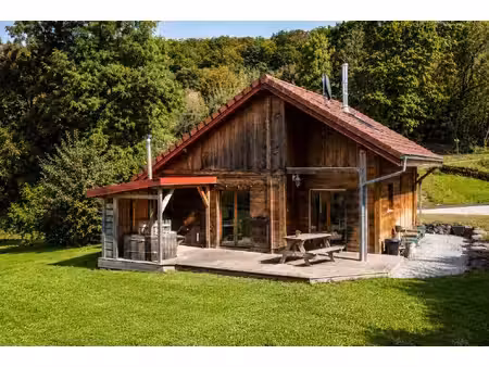 chalet et son bain nordique proche des cascades du hérisson