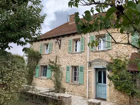 secteur gambais - maison de caractère en pierre offrant un beau potentiel