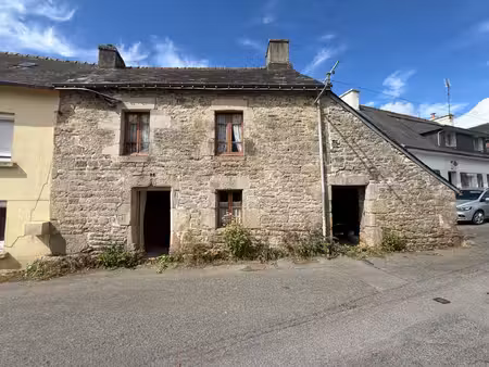 maison en pierre à rénover entièrement – beau potentiel au cœur du croisty