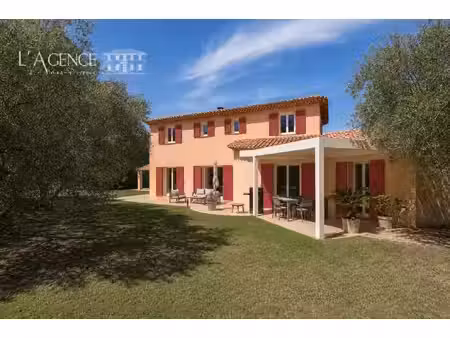 magnifique maison à aix en provence  de 207 m2 environ  sans au