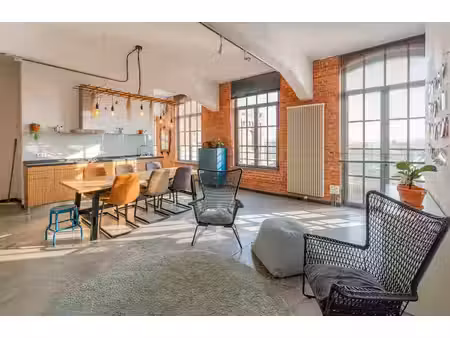 charmant appartement de style loft avec 1 chambre et parking