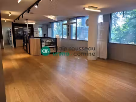 location commerce nantes 44000 132m²