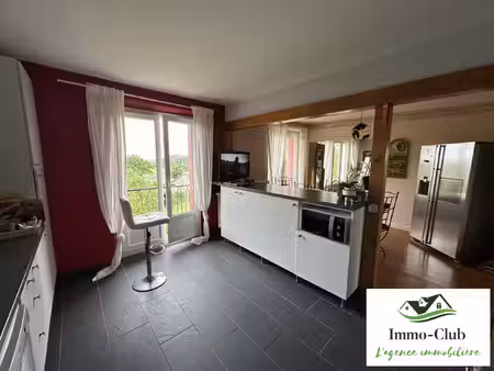 maison moderne avec jardin