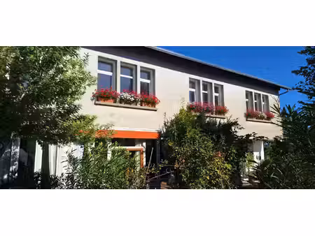 un loft d'exception  ses jardins terrasse  ses jolies annexe