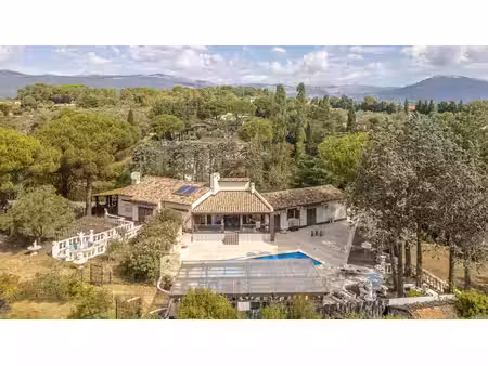 magnifique villa proche de valbonne