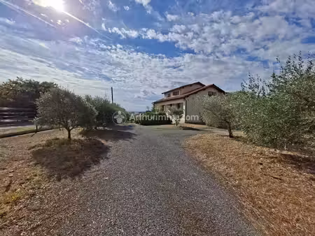 pavillon sur belle parcelle de terrain 2500m²