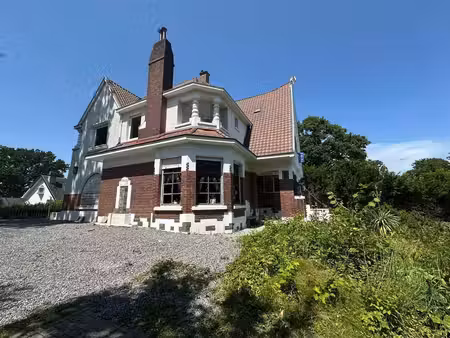loverval – maison de caractère de 300 m² avec 6 chambres – i