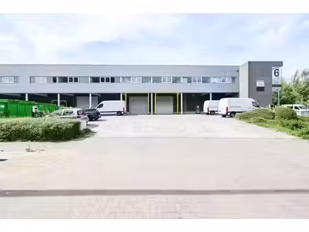 entrepôt/quais déchargement/parking