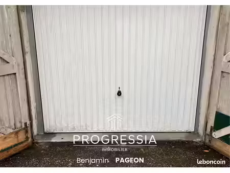 parking/box 1 pièce 11 m²