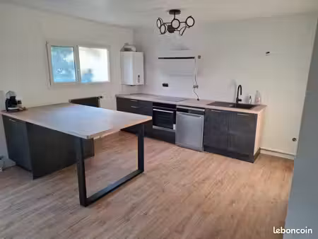 appartement rénové avec 2 chambres